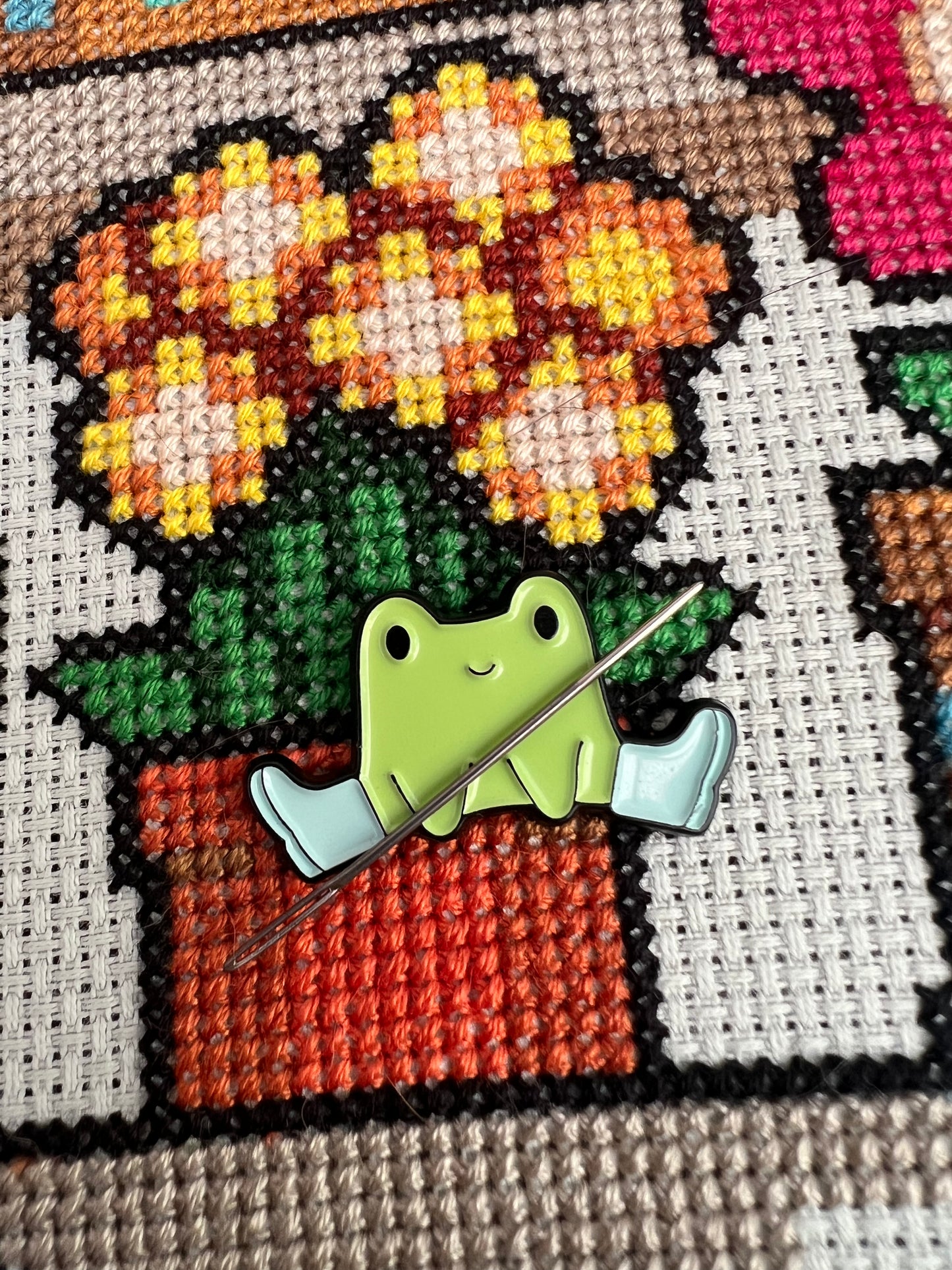 Frog magnetic needle minder