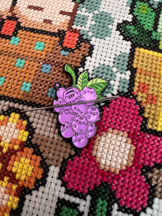 Cat Grapes magnetic needle minder