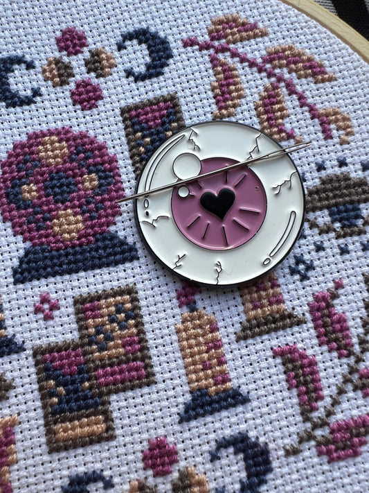 Eyeball magnetic needle minder