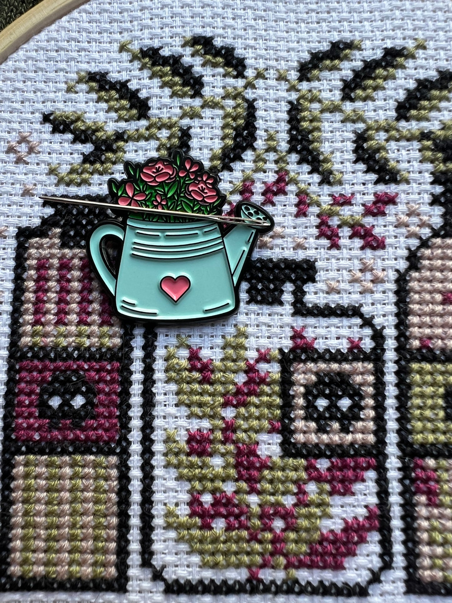 Watering Can magnetic flower needle minder