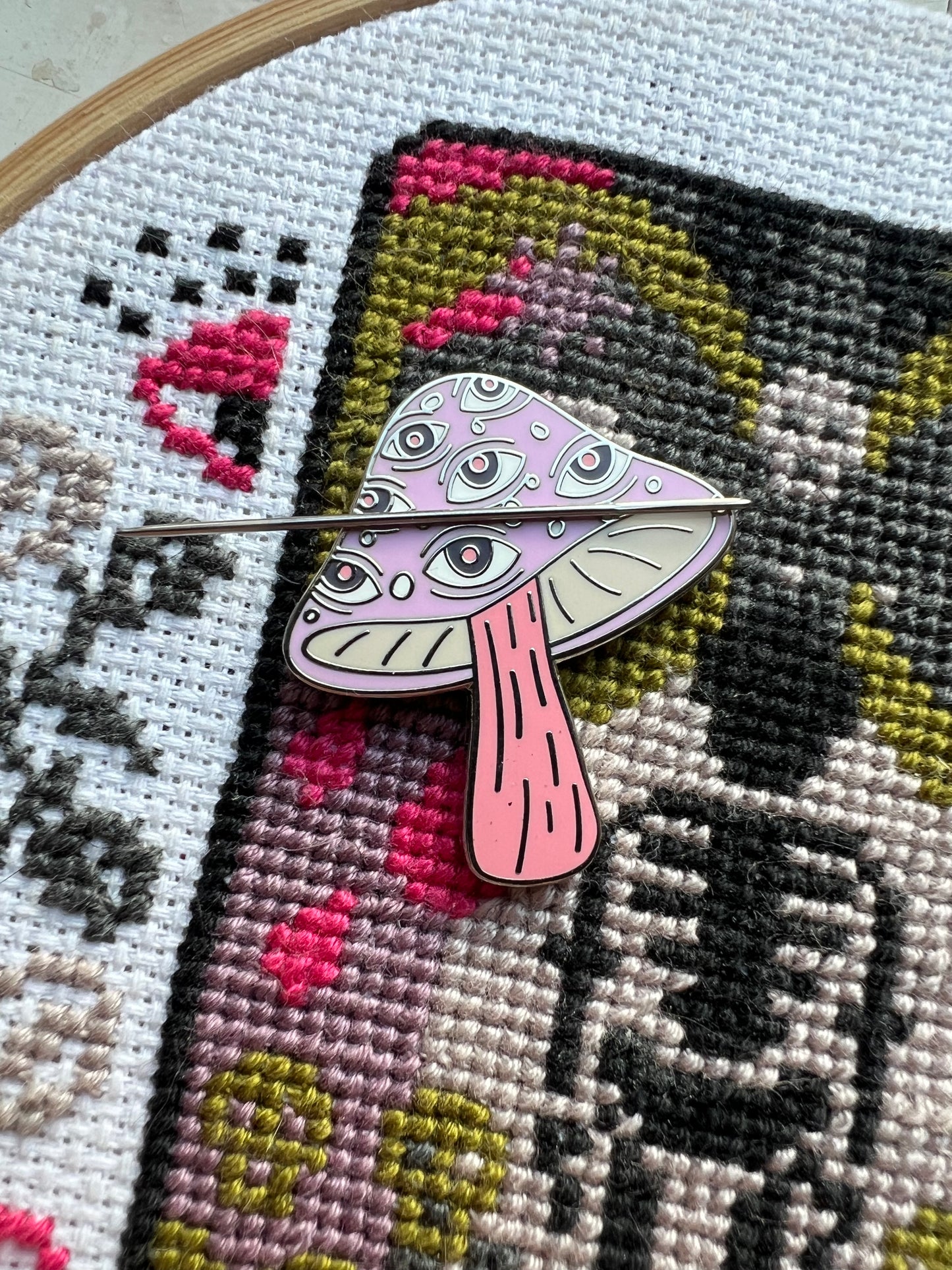 Mushroom magnetic needle minder