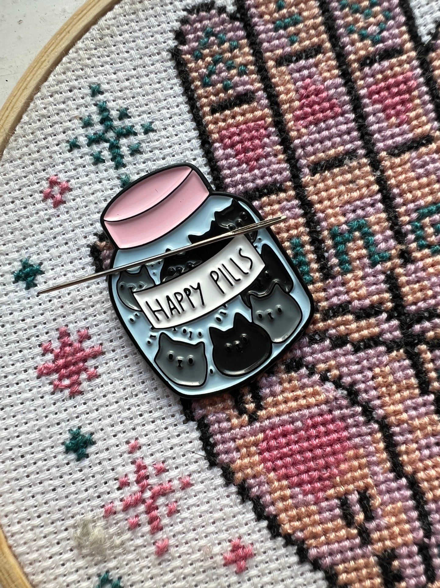 Happy Pills Cat magnetic needle minder