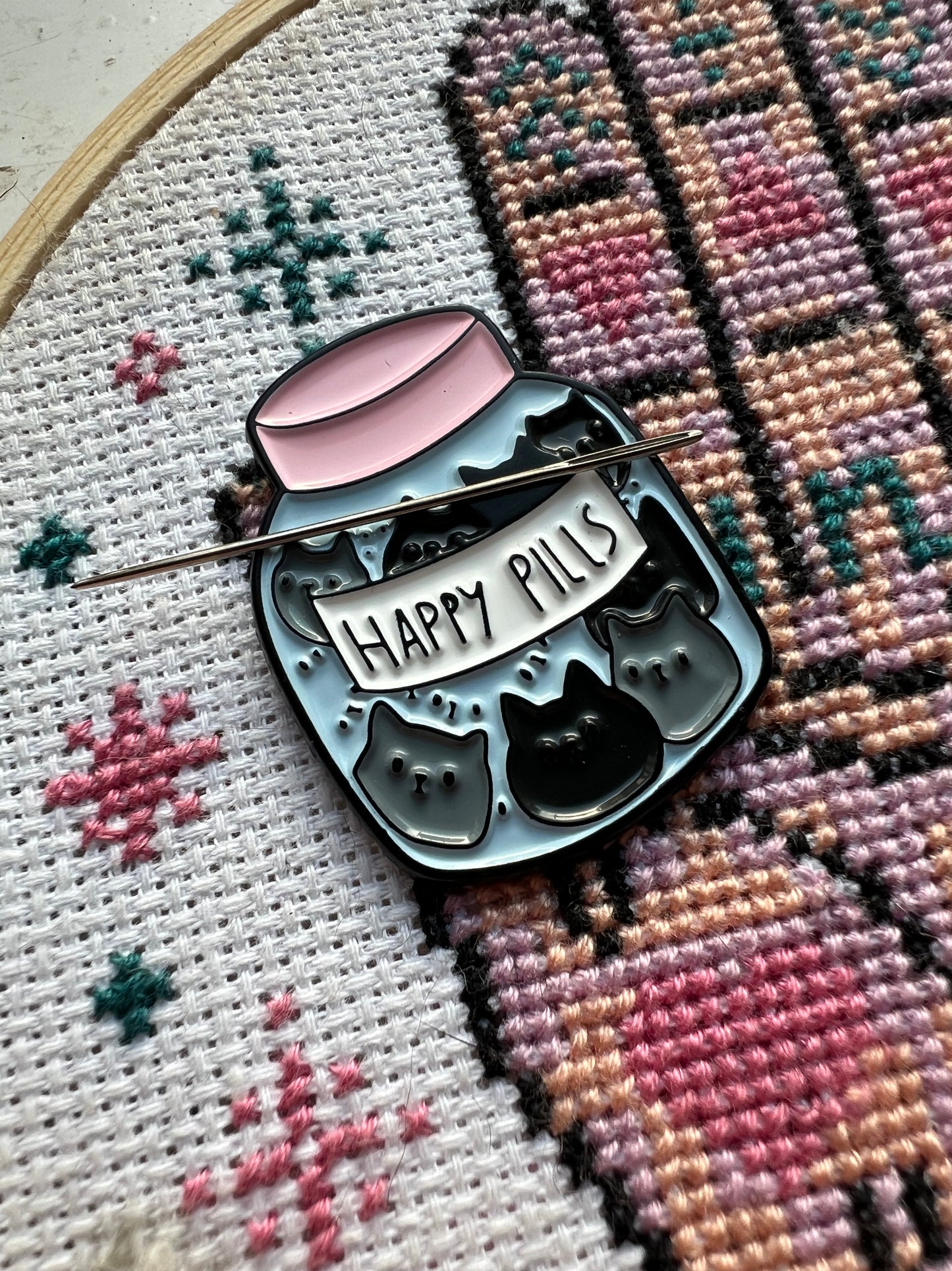 Happy Pills Cat magnetic needle minder