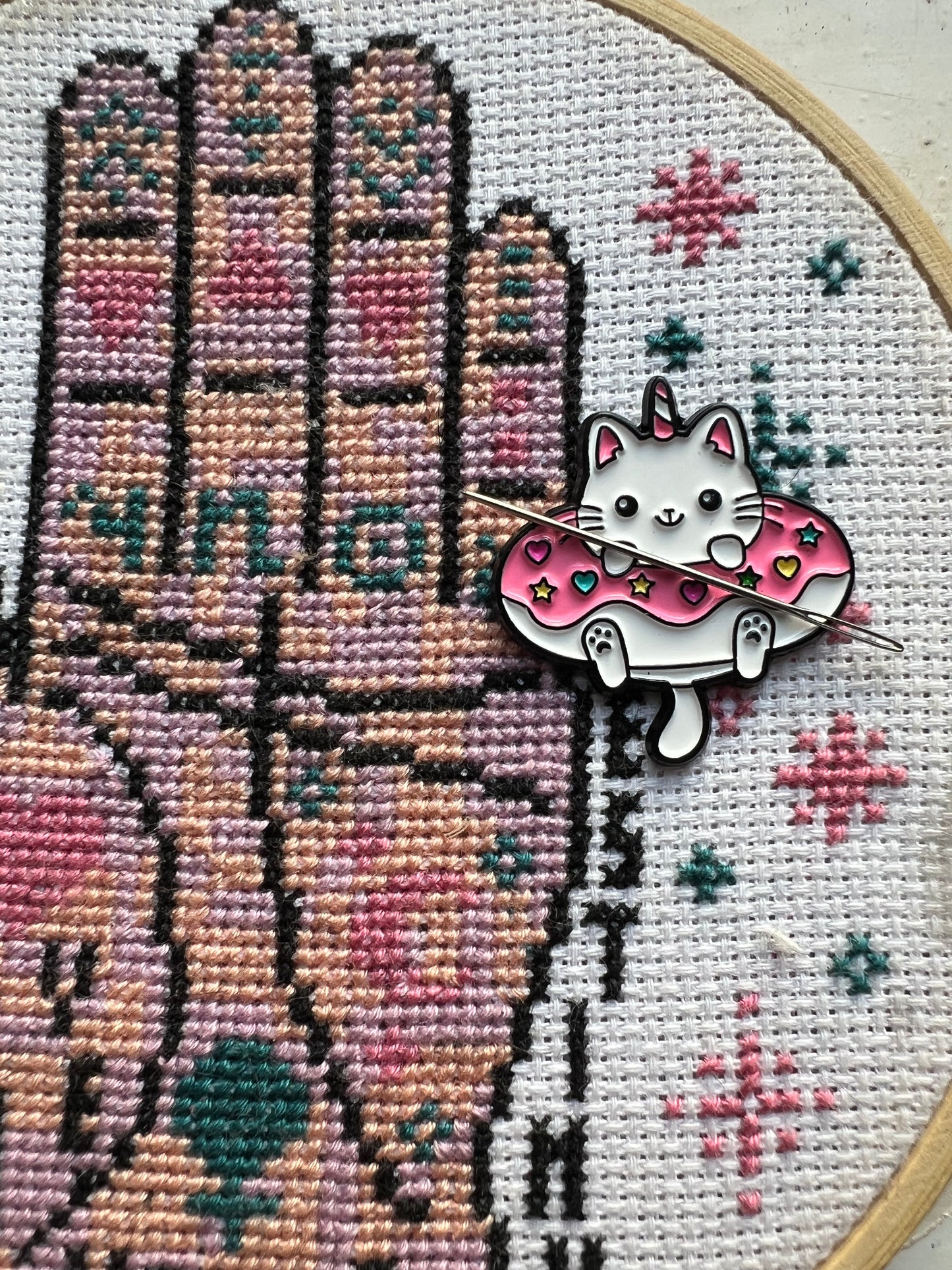 Unicorn Cat magnetic needle minder