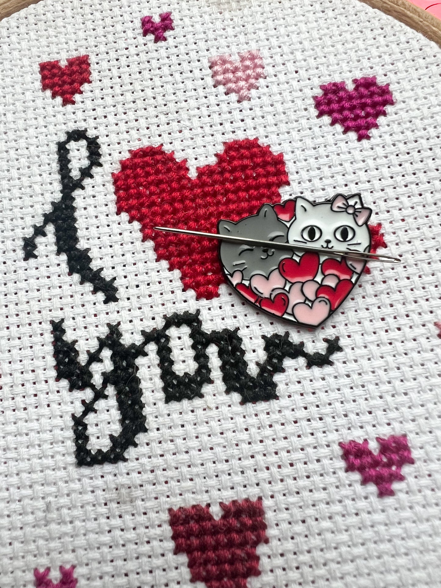 Purrfect Valentine magnetic needle minder