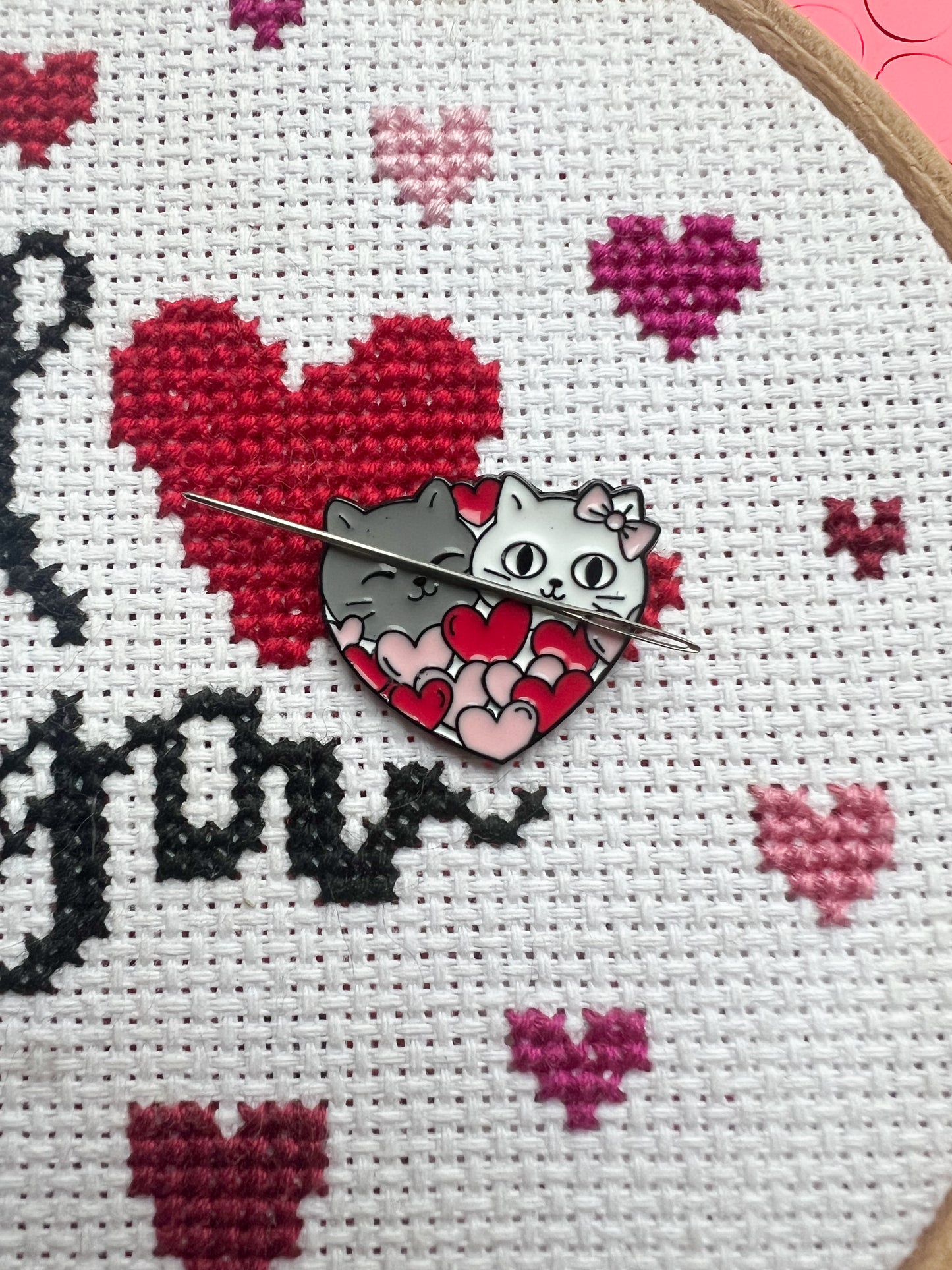 Purrfect Valentine magnetic needle minder